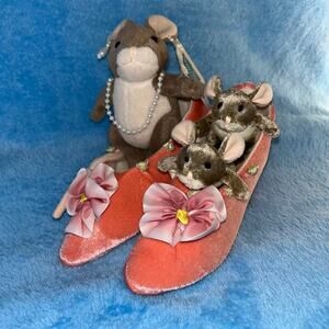Charming Tales Plush "Mom Your'e Beautiful" Mice with babies in Velvet shoes VTG